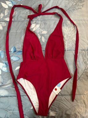 NWTS Cupshe Deep V-Neck Red Plunge Halter One-Piece Swimsuit Sz M